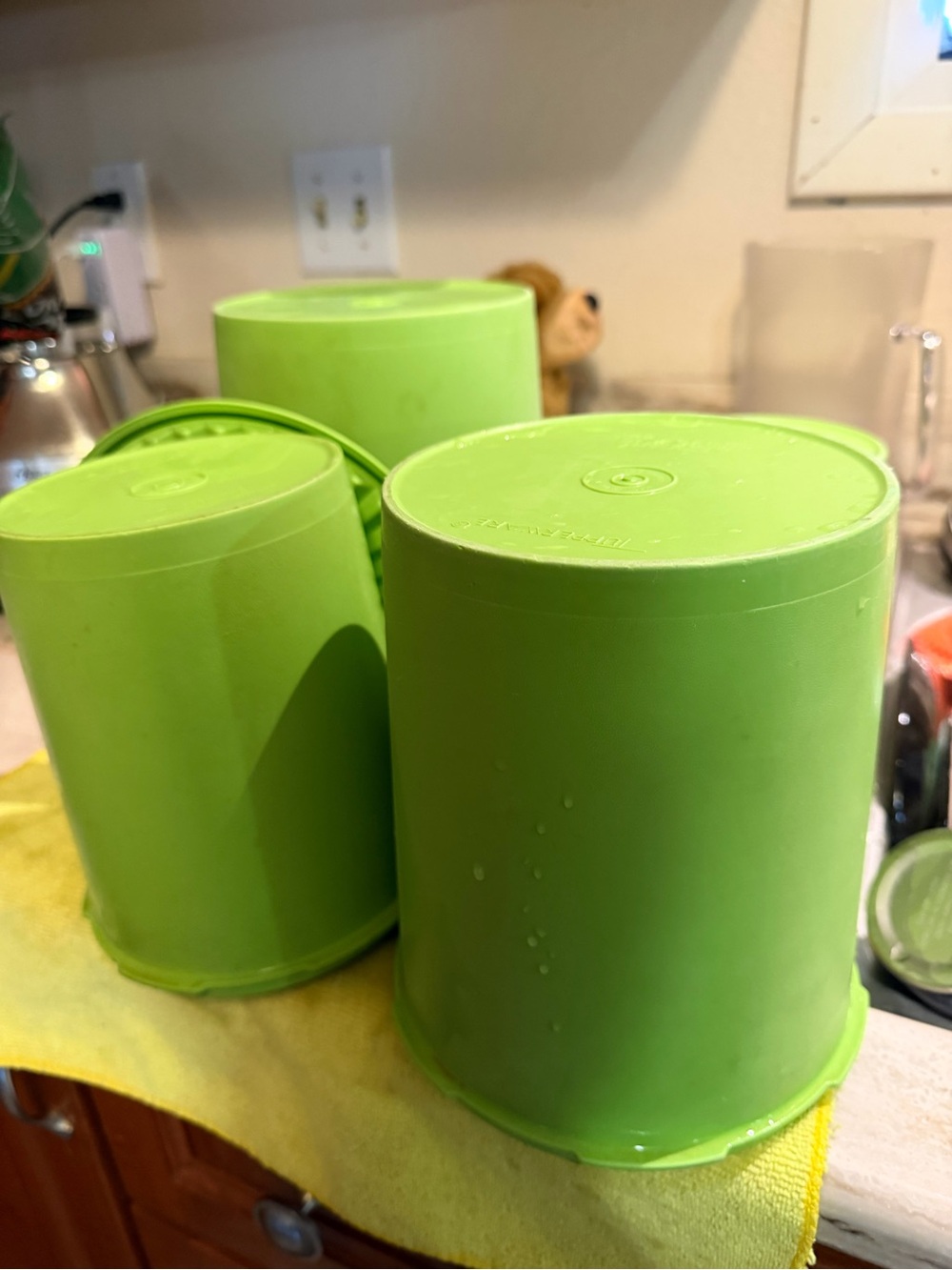 Tupperware canisters - Picture 5 of 6